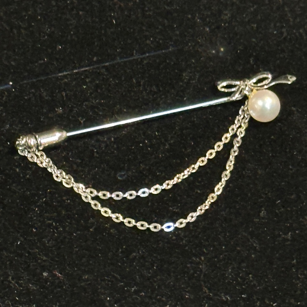 Elegant Vintage Silver and Pearl Brooch